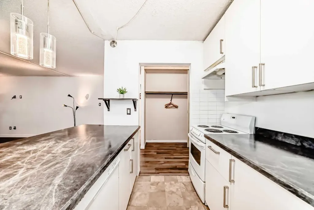 221 6 Avenue SE Calgary AB T2G 4Z9