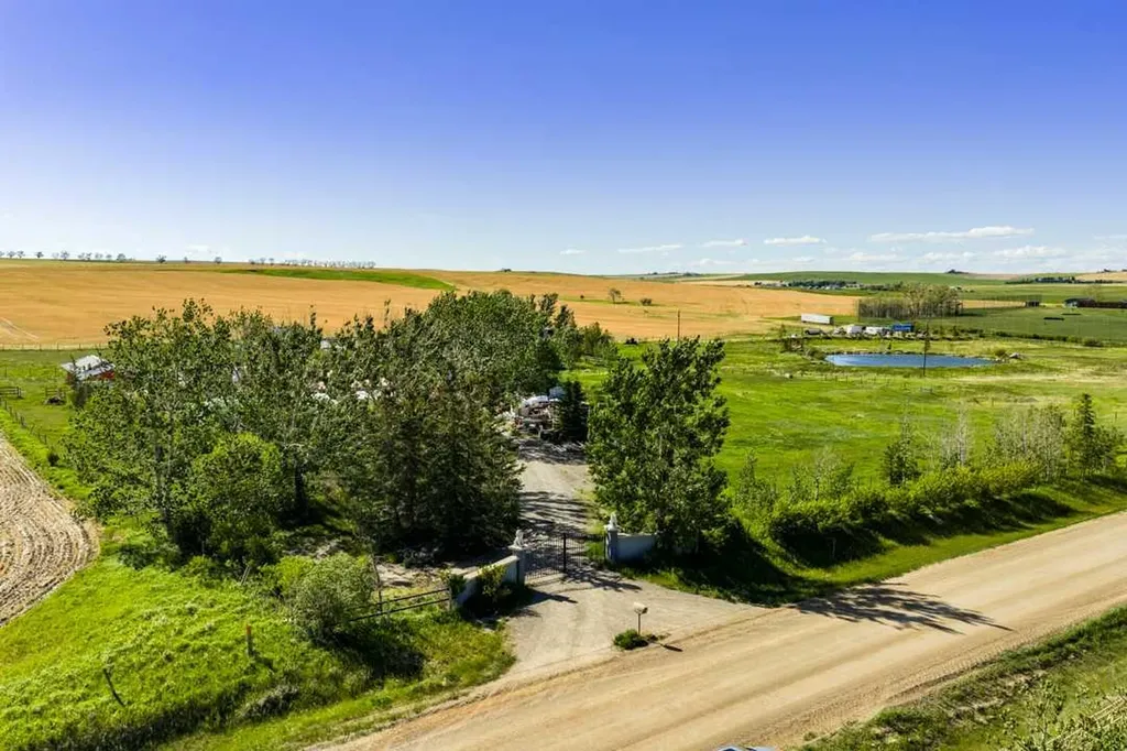 262131 Range Road 14 Rural Rocky View County AB T4B 3L5
