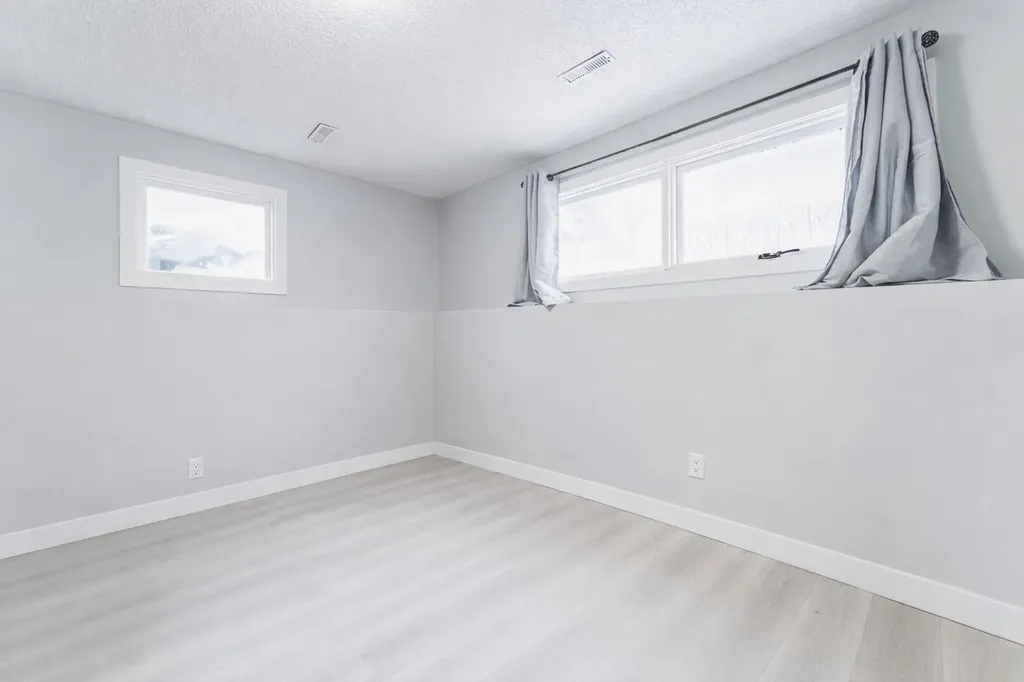 6420 26 Avenue NE Calgary AB T1Y 3V1