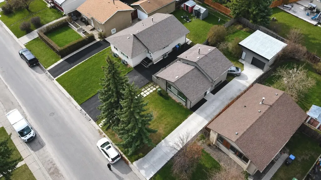 6420 26 Avenue NE Calgary AB T1Y 3V1