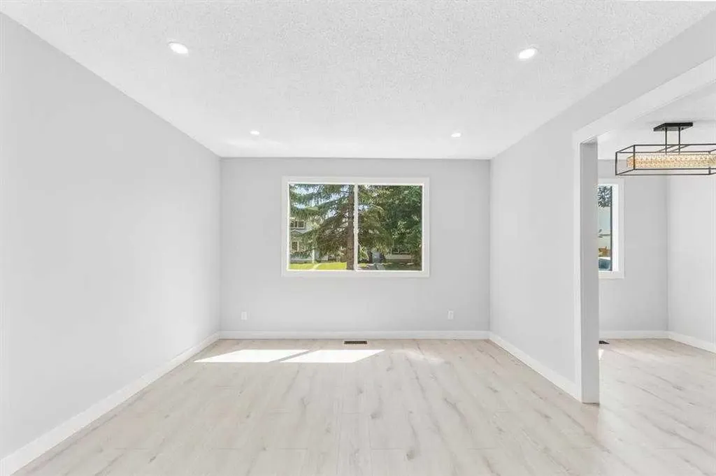 6420 26 Avenue NE Calgary AB T1Y 3V1