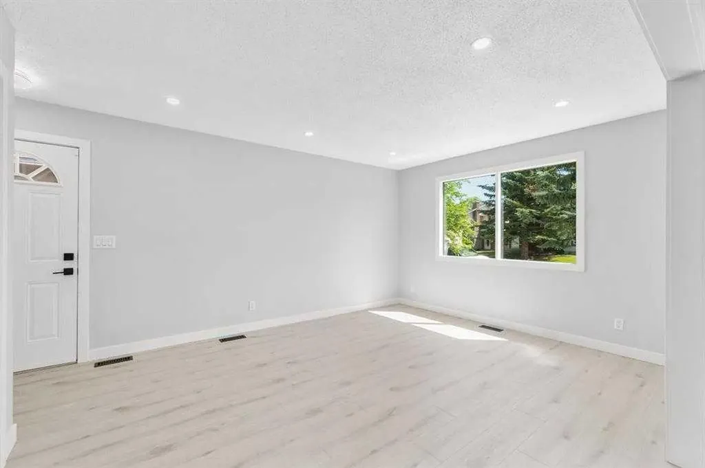 6420 26 Avenue NE Calgary AB T1Y 3V1
