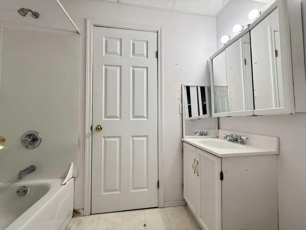 528 16 Street Wainwright AB T9W 1J7