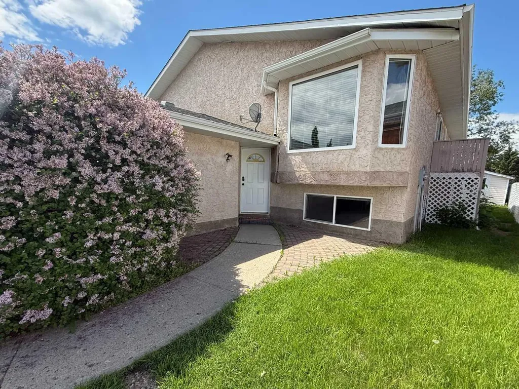 528 16 Street Wainwright AB T9W 1J7