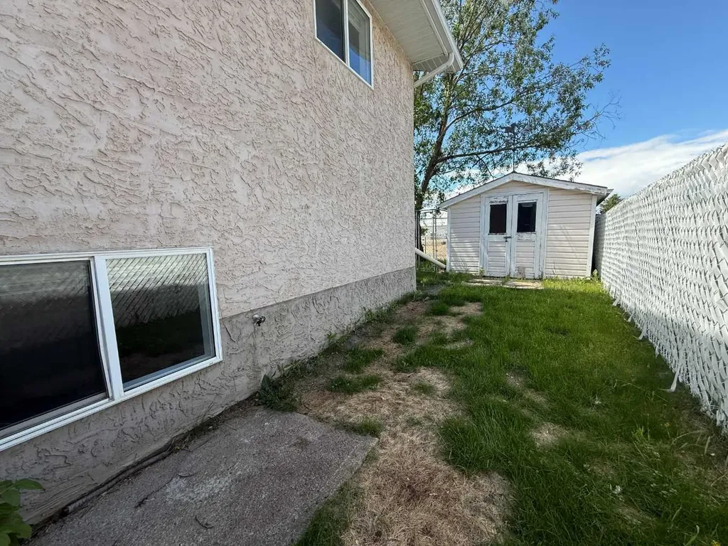 528 16 Street Wainwright AB T9W 1J7