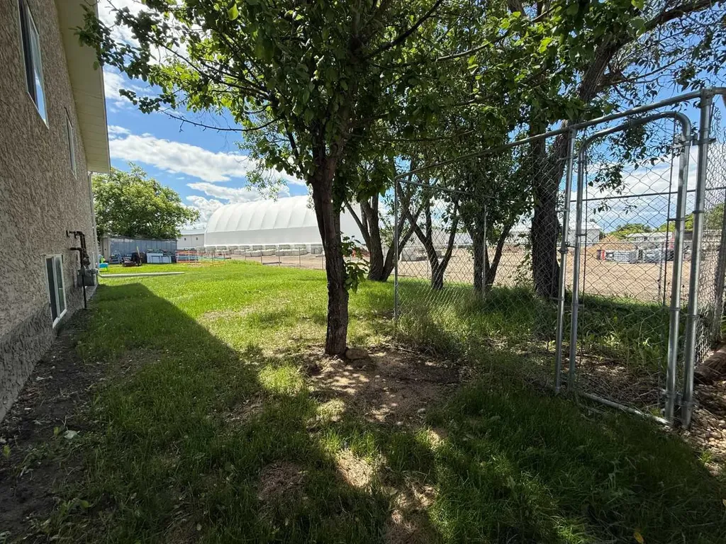 528 16 Street Wainwright AB T9W 1J7