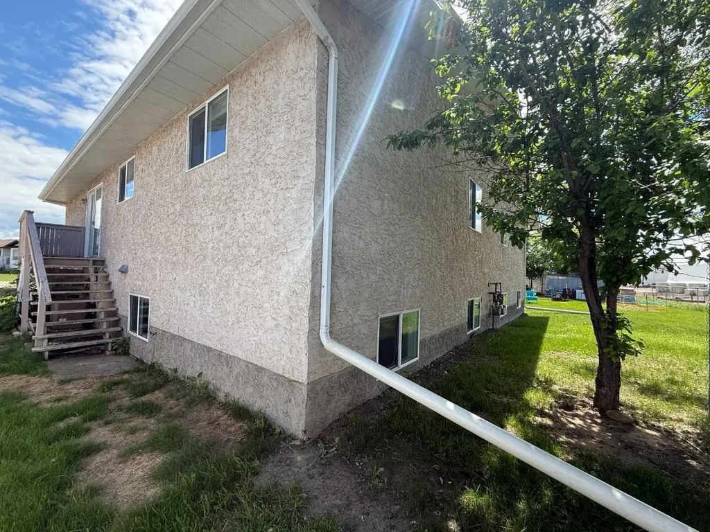 528 16 Street Wainwright AB T9W 1J7