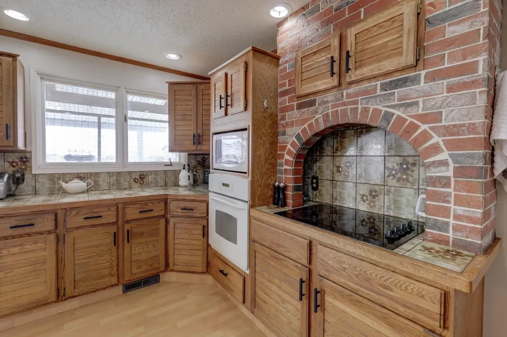 710 Bankview Close Drumheller AB T0J0Y6