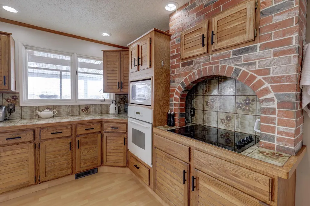 710 Bankview Close Drumheller AB T0J0Y6
