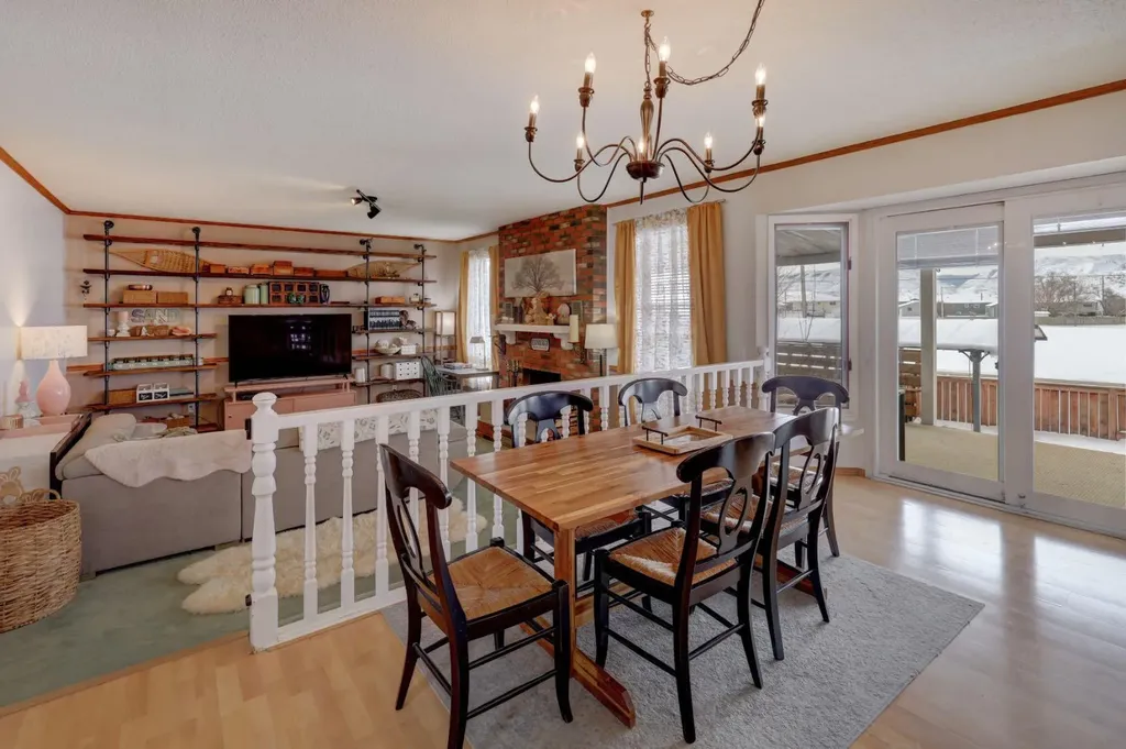 710 Bankview Close Drumheller AB T0J0Y6