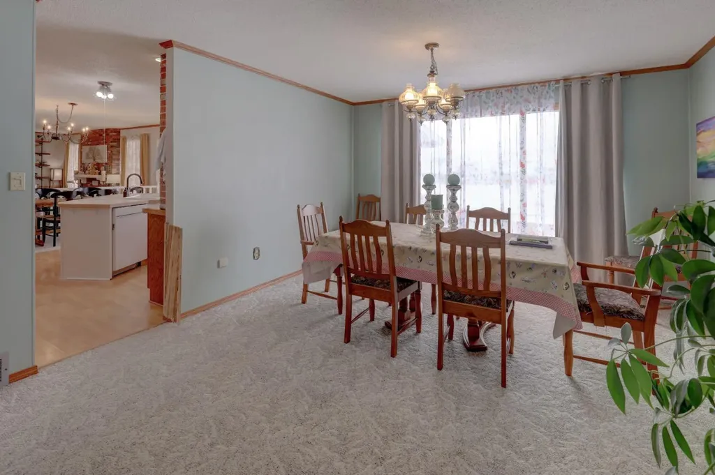 710 Bankview Close Drumheller AB T0J0Y6