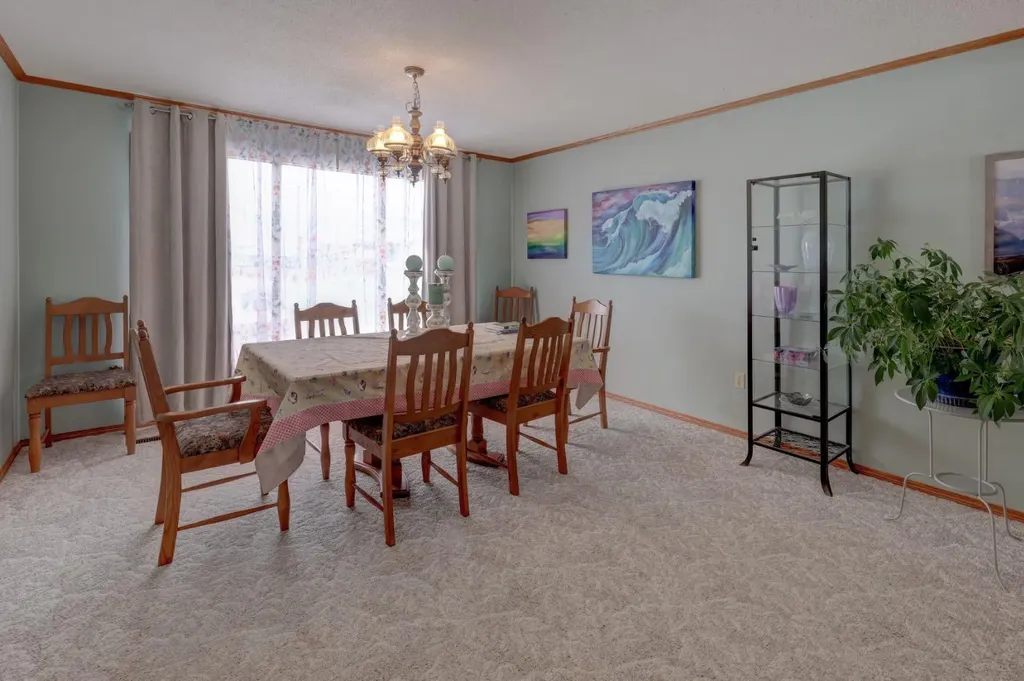 710 Bankview Close Drumheller AB T0J0Y6