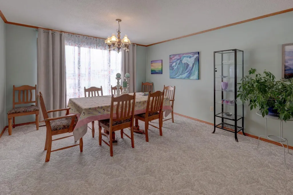 710 Bankview Close Drumheller AB T0J0Y6