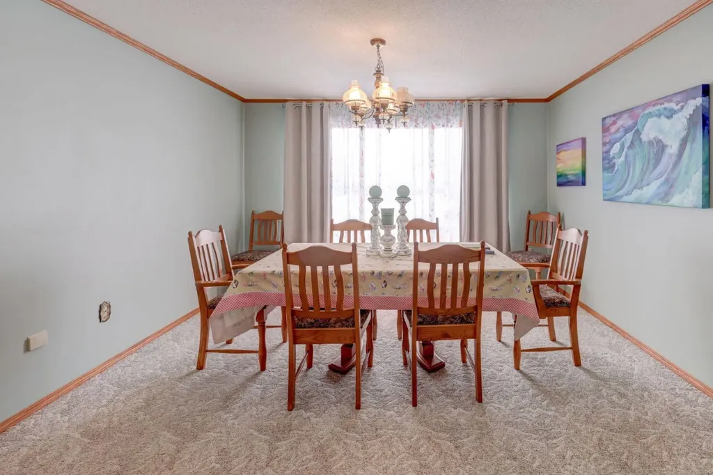 710 Bankview Close Drumheller AB T0J0Y6