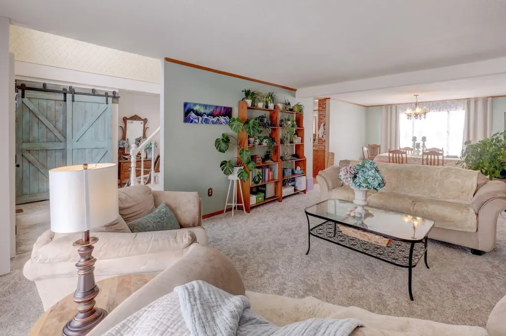 710 Bankview Close Drumheller AB T0J0Y6