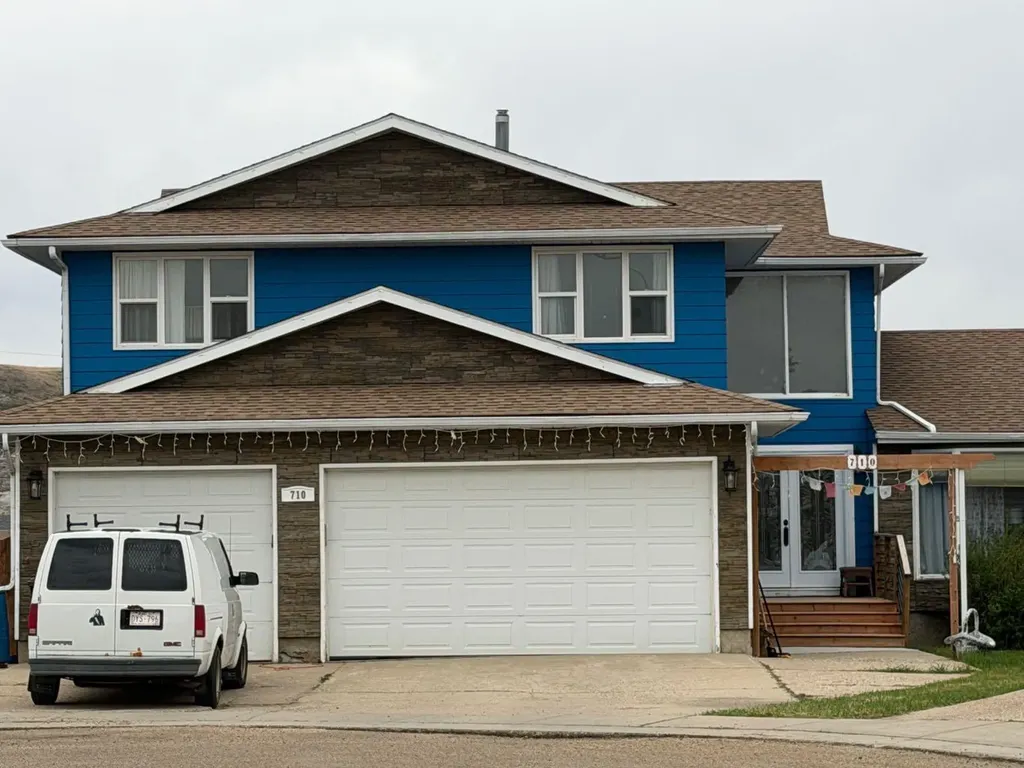 710 Bankview Close Drumheller AB T0J0Y6