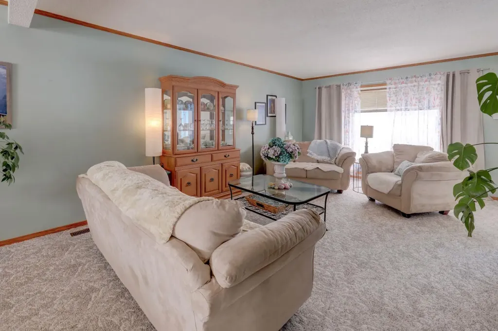 710 Bankview Close Drumheller AB T0J0Y6