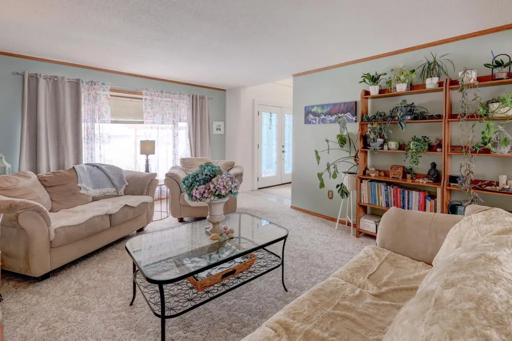 710 Bankview Close Drumheller AB T0J0Y6