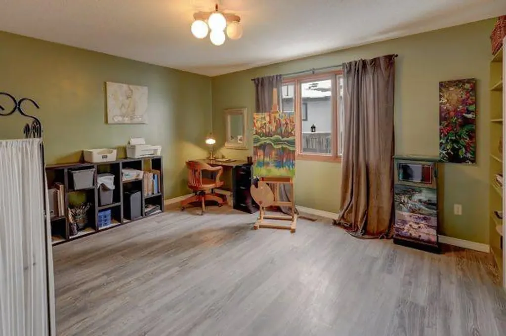 710 Bankview Close Drumheller AB T0J0Y6