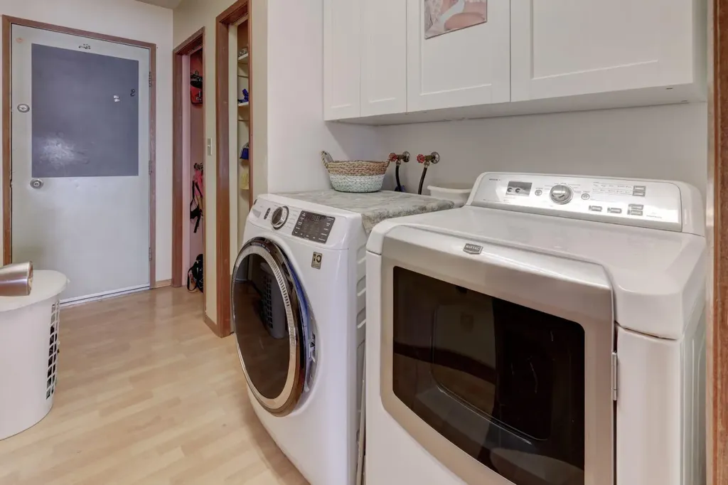 710 Bankview Close Drumheller AB T0J0Y6