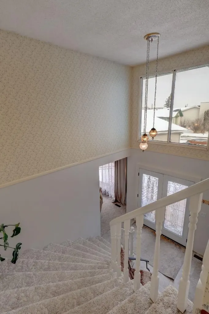 710 Bankview Close Drumheller AB T0J0Y6