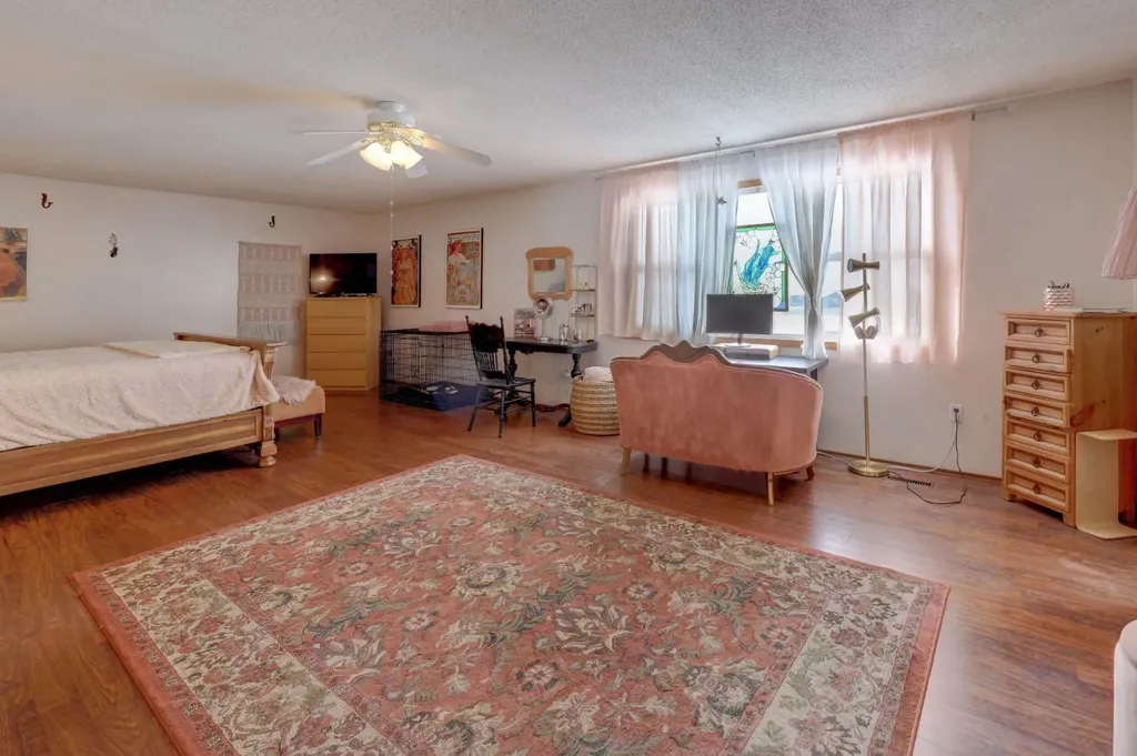 710 Bankview Close Drumheller AB T0J0Y6
