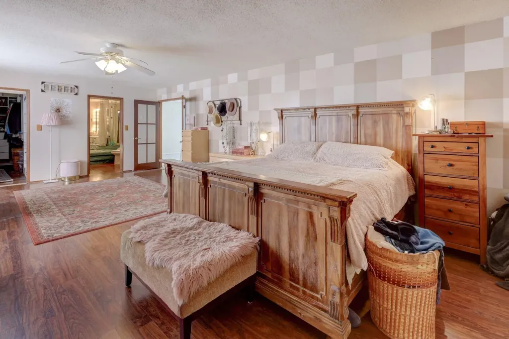 710 Bankview Close Drumheller AB T0J0Y6
