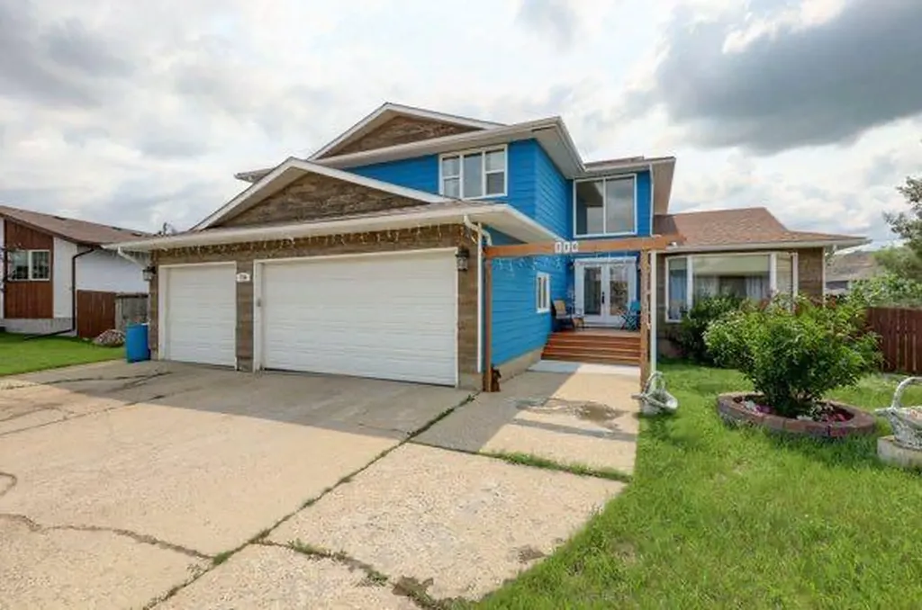710 Bankview Close Drumheller AB T0J0Y6