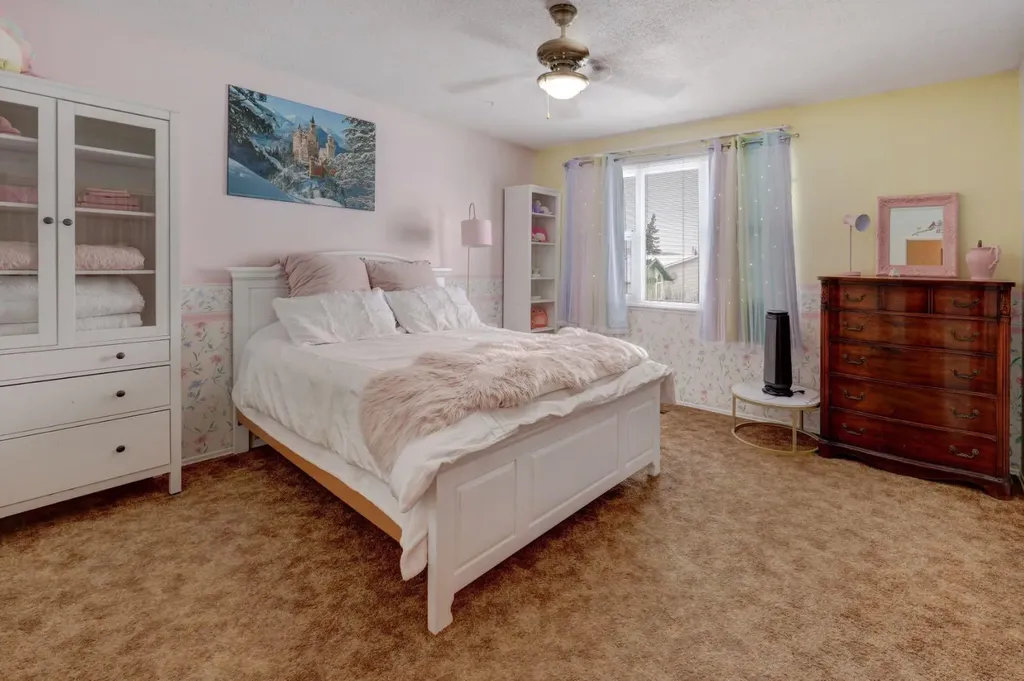 710 Bankview Close Drumheller AB T0J0Y6