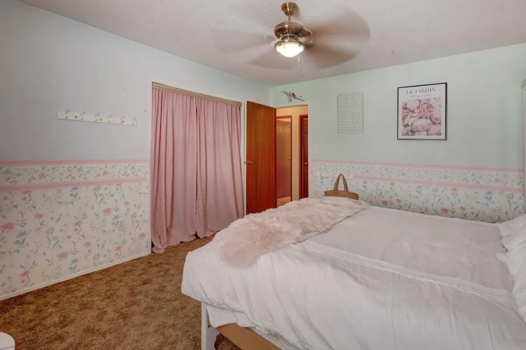 710 Bankview Close Drumheller AB T0J0Y6