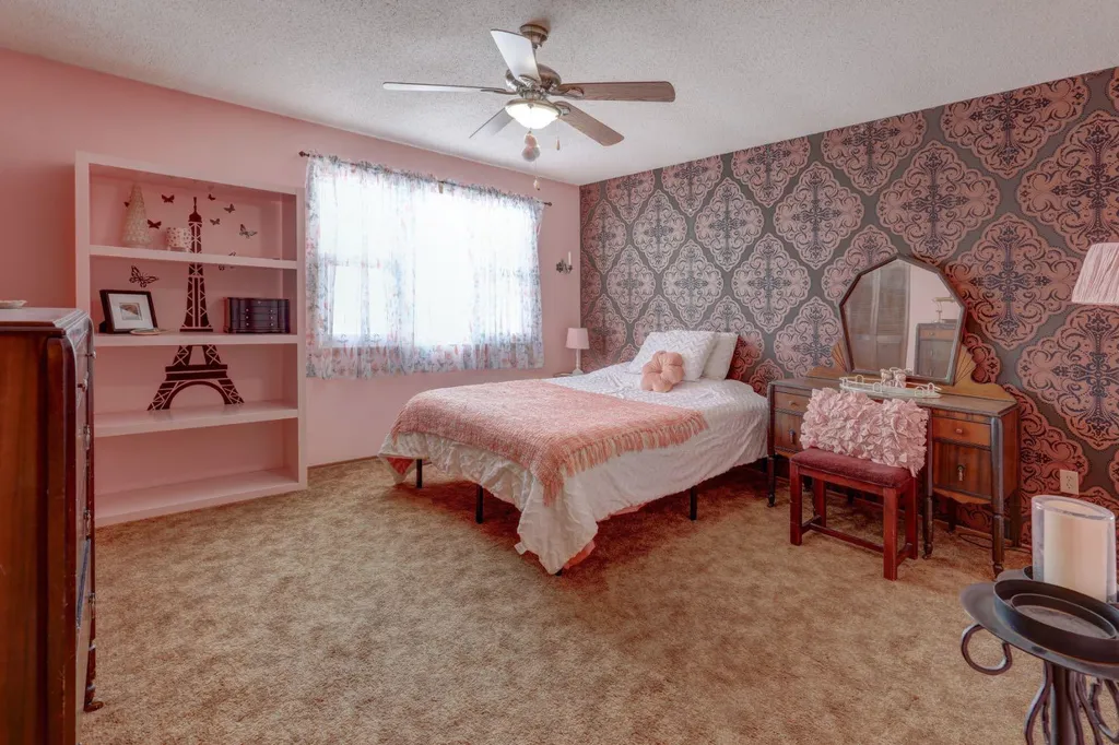 710 Bankview Close Drumheller AB T0J0Y6