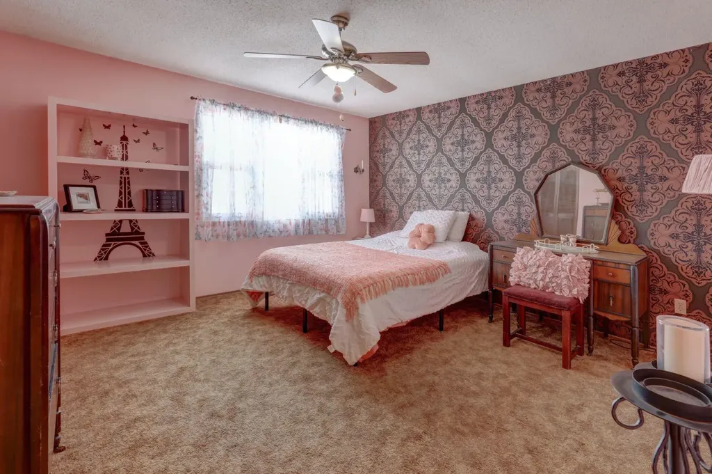 710 Bankview Close Drumheller AB T0J0Y6