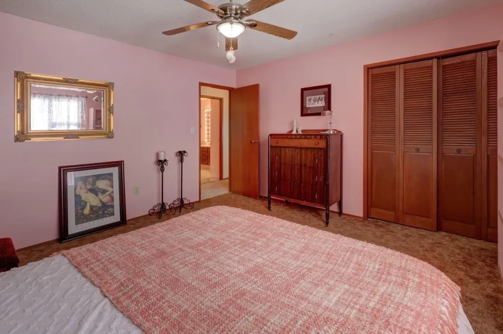 710 Bankview Close Drumheller AB T0J0Y6