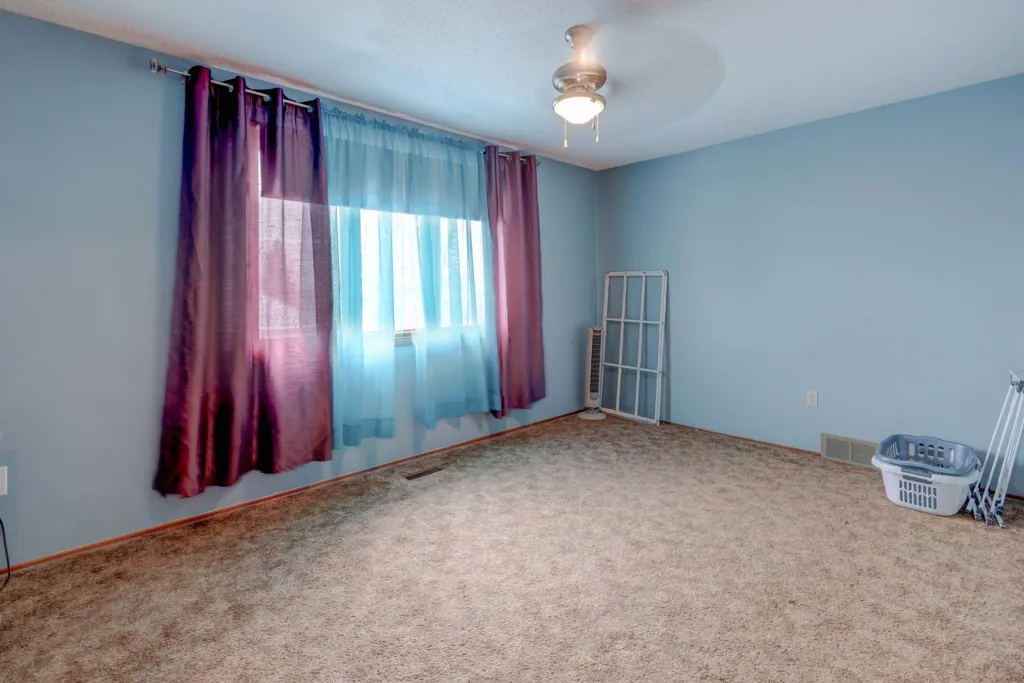 710 Bankview Close Drumheller AB T0J0Y6