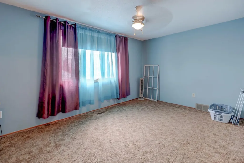 710 Bankview Close Drumheller AB T0J0Y6