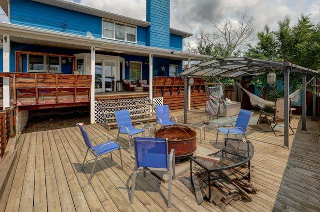 710 Bankview Close Drumheller AB T0J0Y6