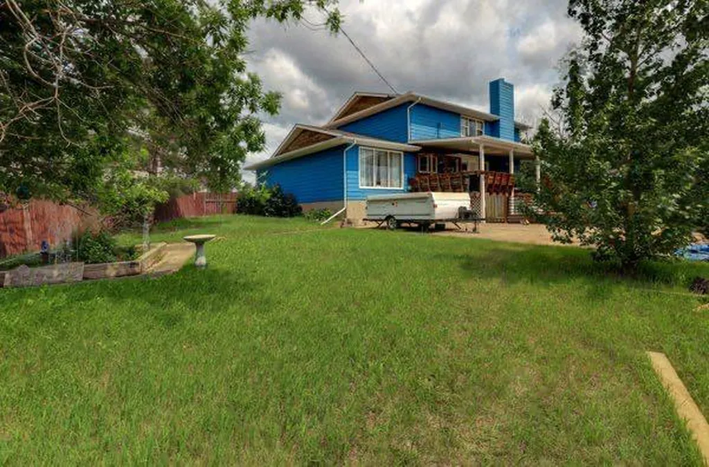 710 Bankview Close Drumheller AB T0J0Y6