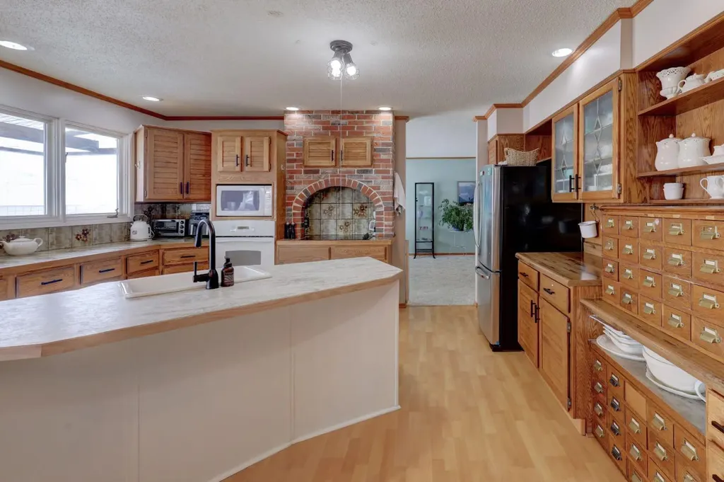 710 Bankview Close Drumheller AB T0J0Y6