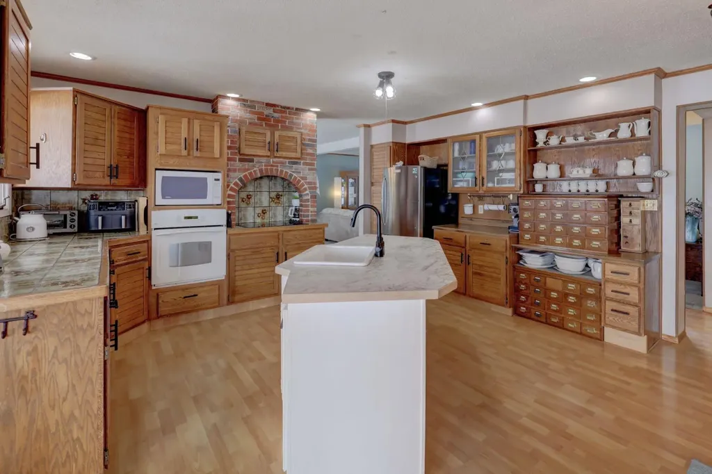 710 Bankview Close Drumheller AB T0J0Y6