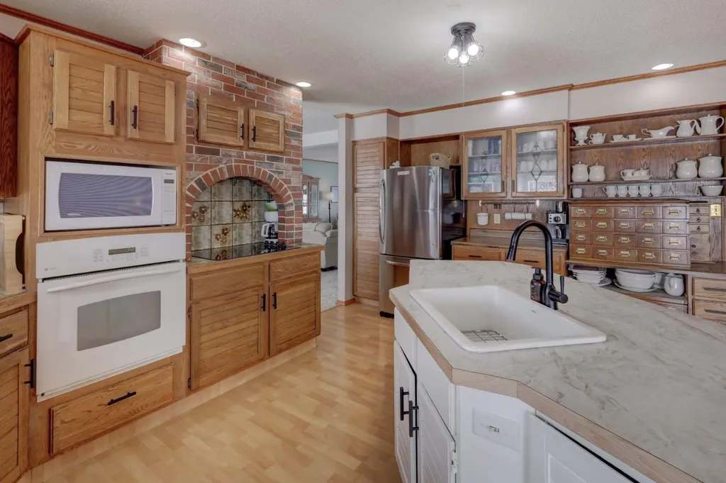 710 Bankview Close Drumheller AB T0J0Y6