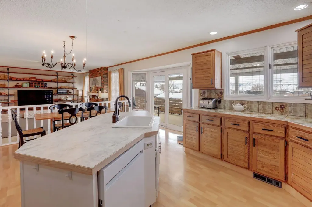710 Bankview Close Drumheller AB T0J0Y6