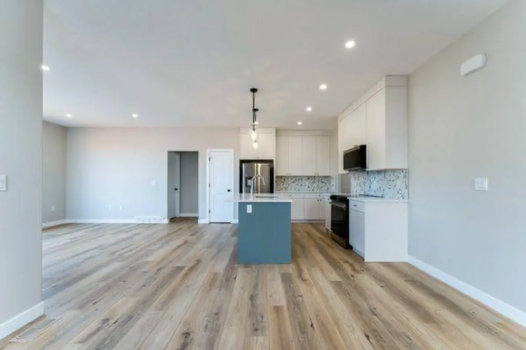 168 10 Avenue SE Drumheller AB T0J0Y6