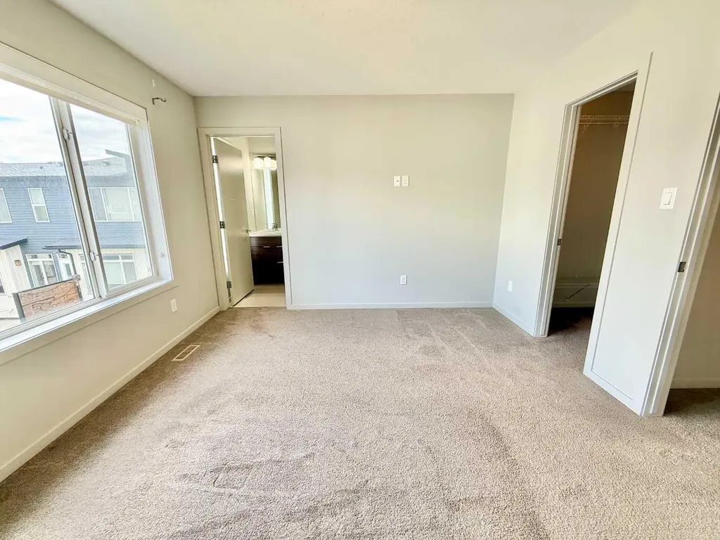 482 Highlands Boulevard W Lethbridge AB T1J 5K5