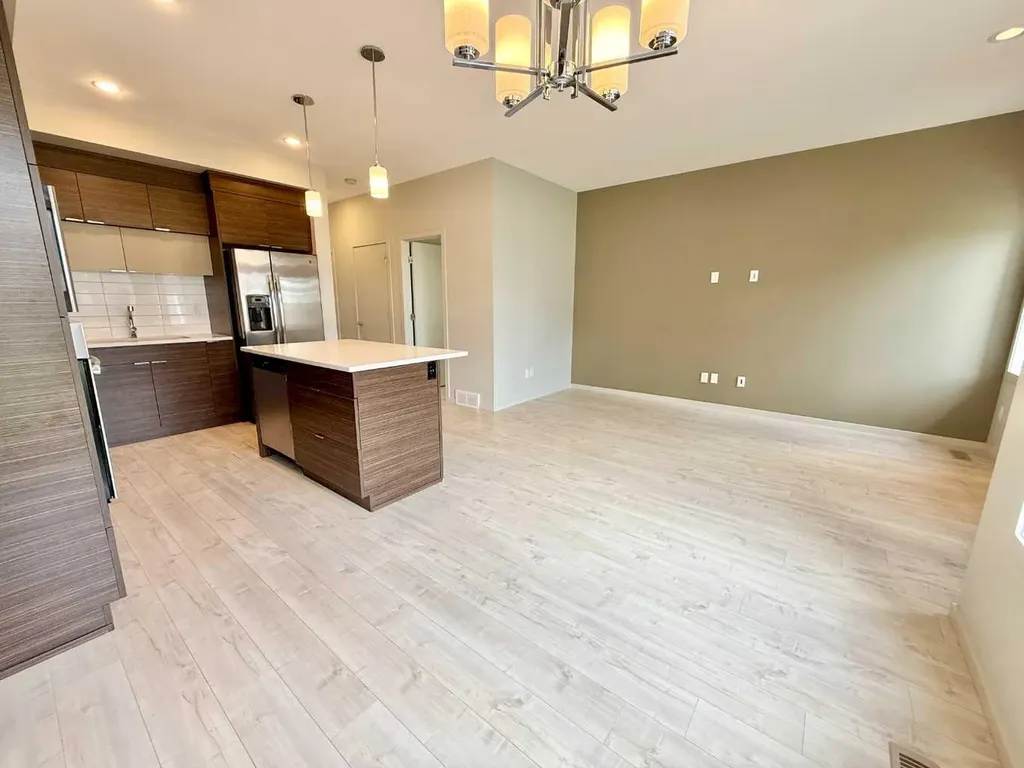 482 Highlands Boulevard W Lethbridge AB T1J 5K5