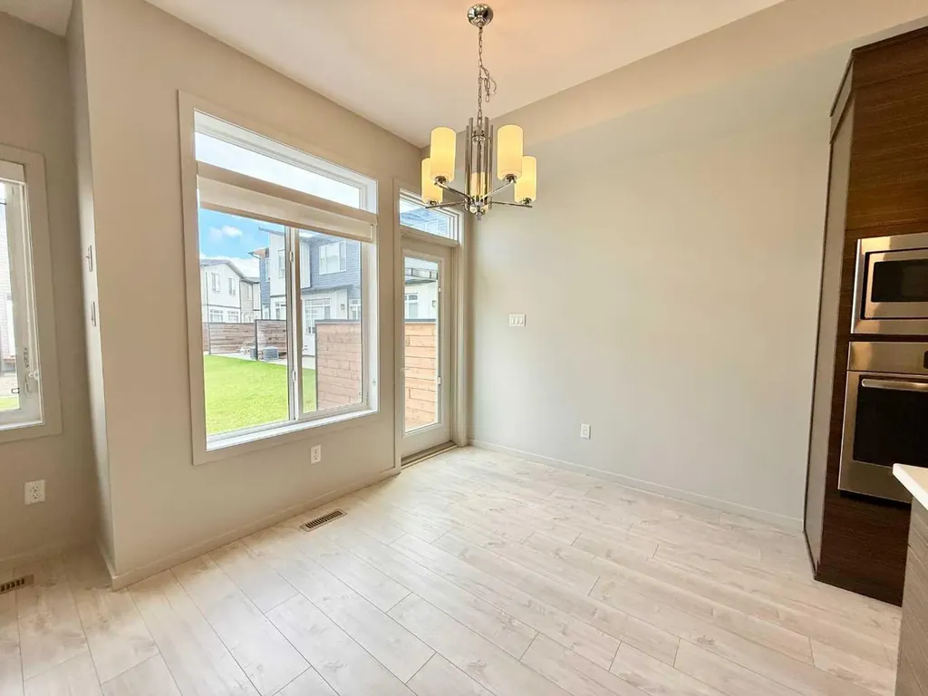 482 Highlands Boulevard W Lethbridge AB T1J 5K5