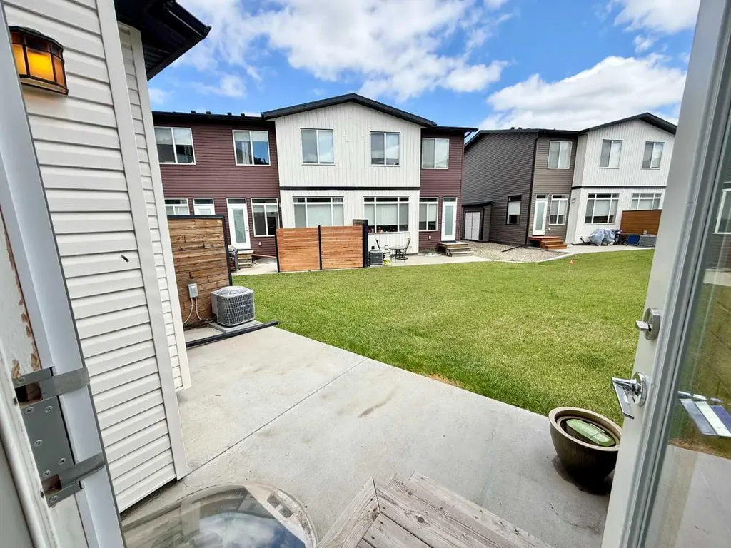 482 Highlands Boulevard W Lethbridge AB T1J 5K5