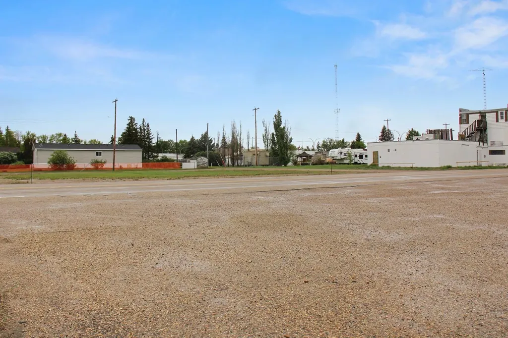 4917 51 Avenue Lougheed AB T0B 0B9