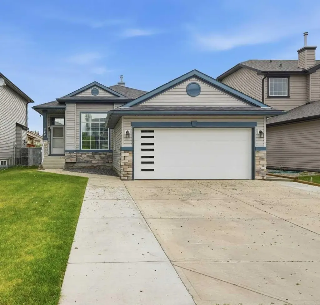 209 Oakmere Close Chestermere AB T1X1L1