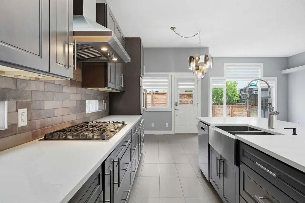 209 Oakmere Close Chestermere AB T1X1L1