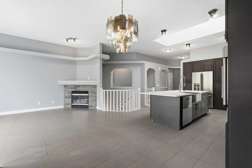 209 Oakmere Close Chestermere AB T1X1L1